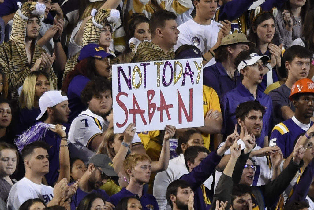 lsualabamafootball.110418_1434